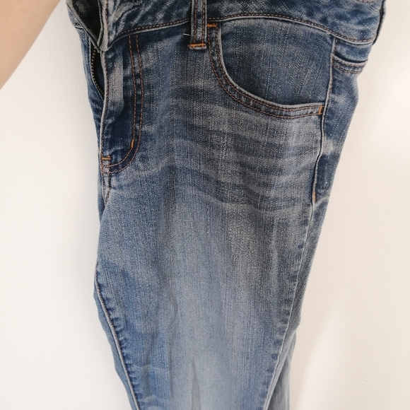 American Eagle lightwash skinnies - Picture 1 of 3